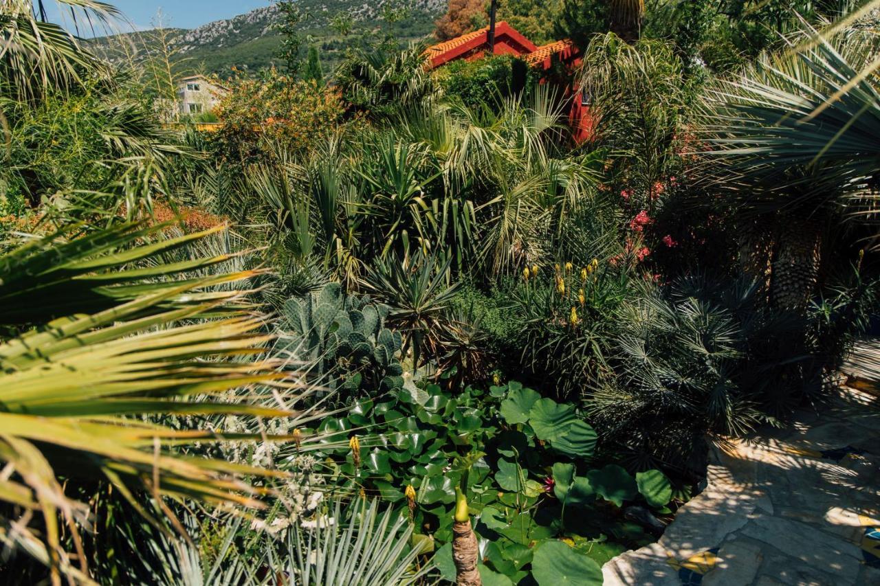 Villa Tropica, Total Privacy, Tropical Garden And Private Pool Каштела Екстер'єр фото