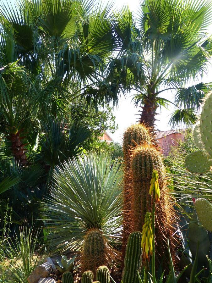 Villa Tropica, Total Privacy, Tropical Garden And Private Pool Каштела Екстер'єр фото